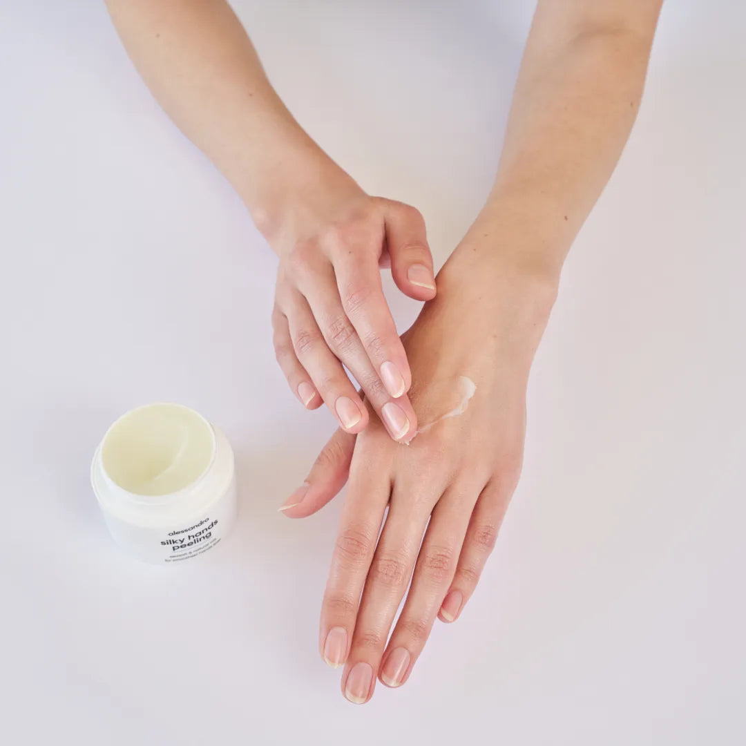 SILKY HANDS PEELING rankų šveitiklis su jūros druska ir natūraliais aliejais
