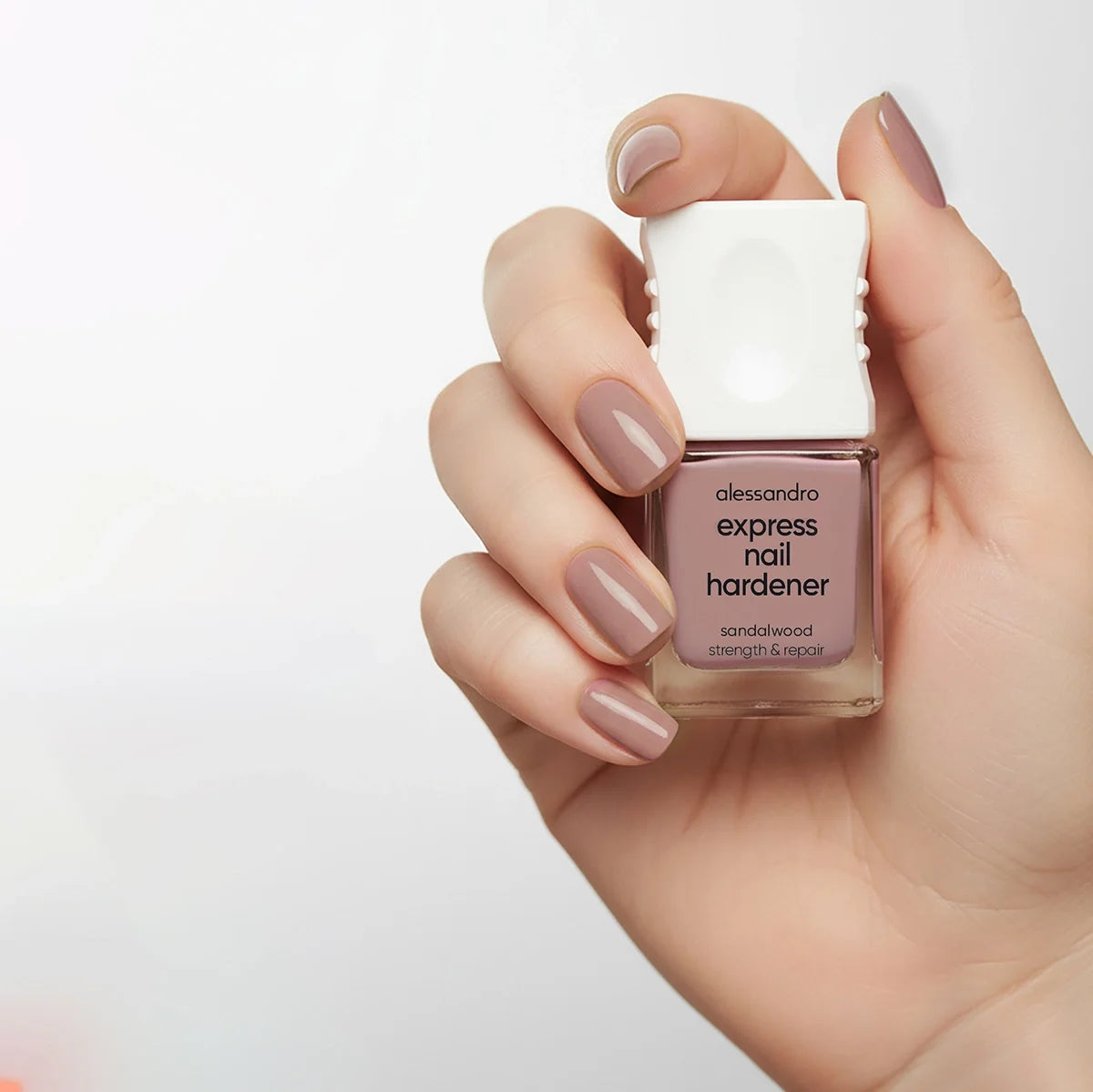EXPRESS SANDALWOOD Nagus stiprinanti priemonė